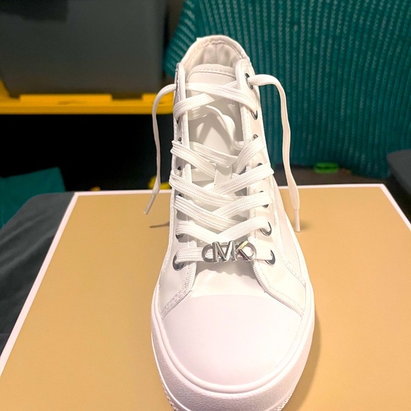 NWT!MICHAEL KORS! Evy Leather High-Top Sneaker!Shipped in original box! - Picture 1 of 9
